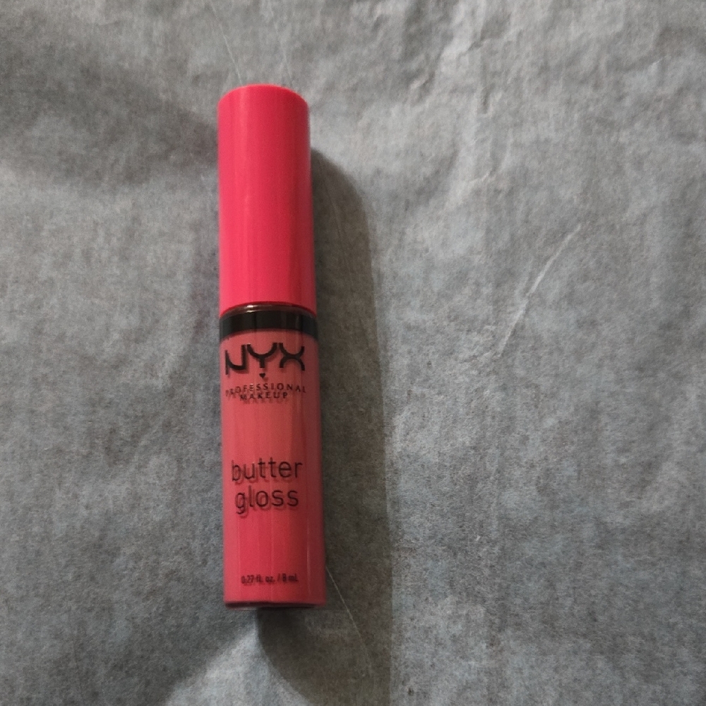NYX Butter Gloss - Shade Strawberry Cheesecake